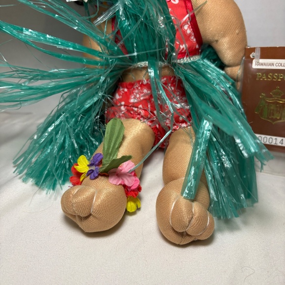 Hawaiian Collectibles Passport HuluGirl 1999 Hoku LimitedEdition Embroidered NEW - Picture 4 of 12